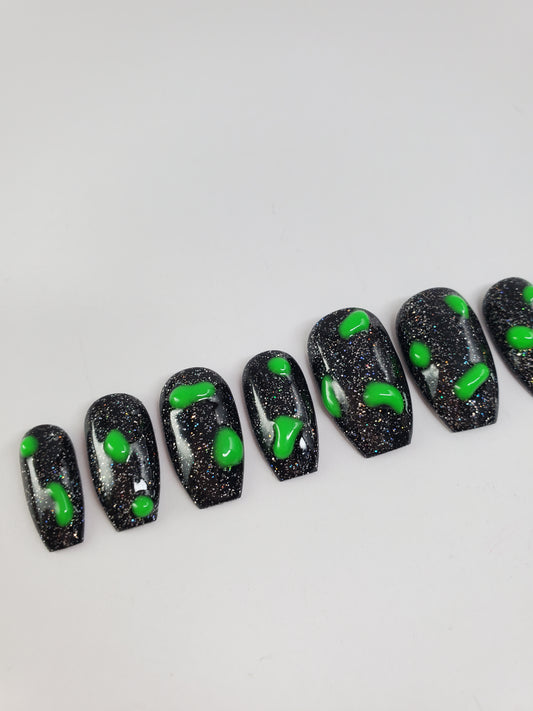 Slimy- Black glitter nail set with glowing slime